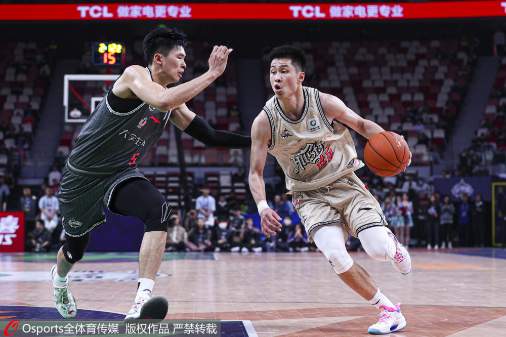 包含全明星赛转会期走向成谜，福建男篮篮板制胜，引发热议，团队化学反应显著的词条kaiyun